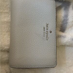 kate spade Light Gray Pebbled Leather Wallet with Gold Logo